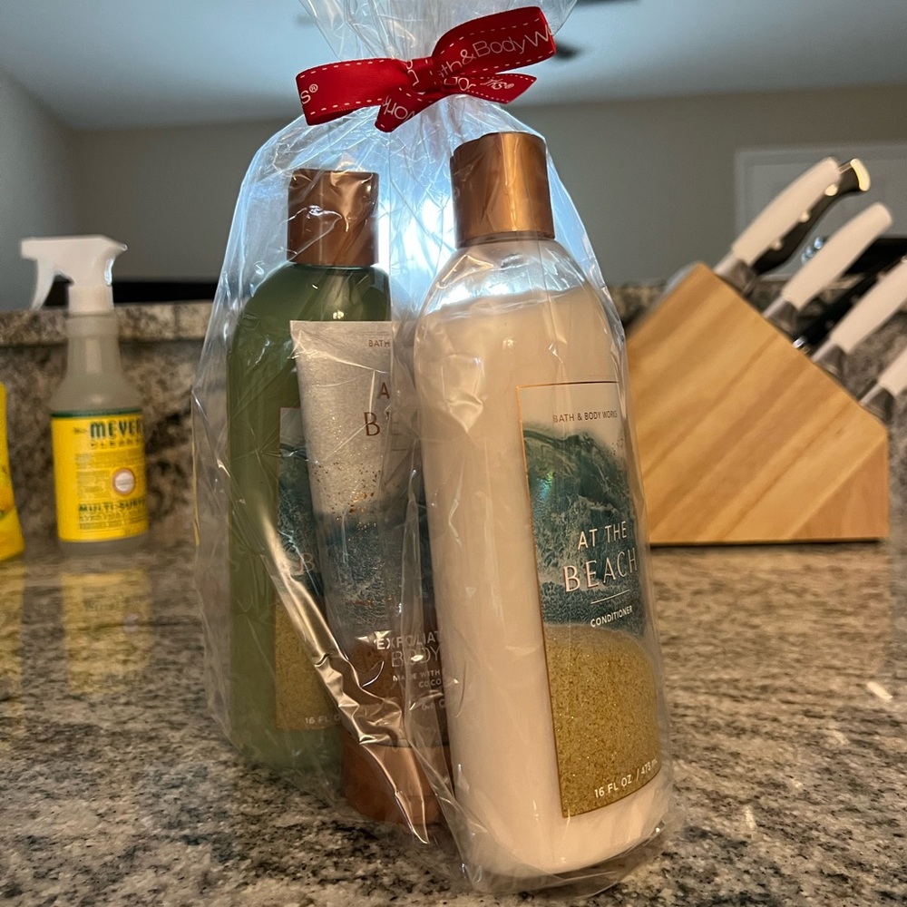 Bath & Body Works At The Beach Body gift set